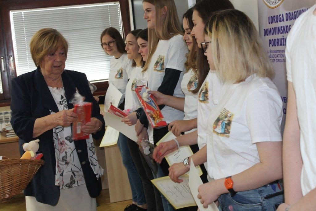 1914646cca7dd41f4ac9f0f5f5c5aa07