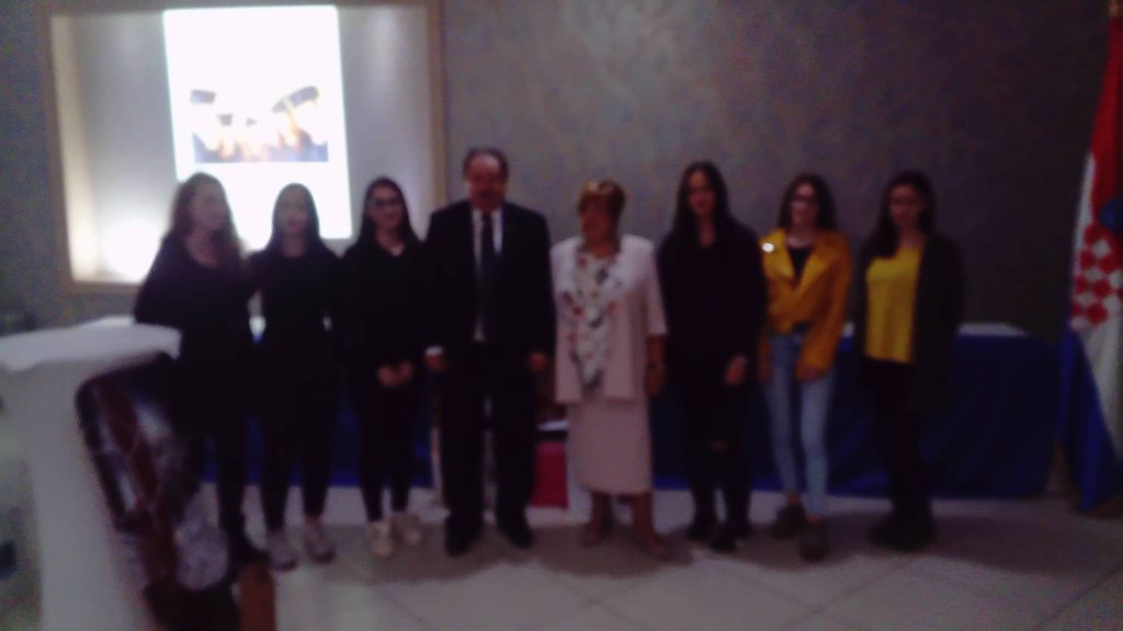 56673093_2167288846916489_955989188136665088_n