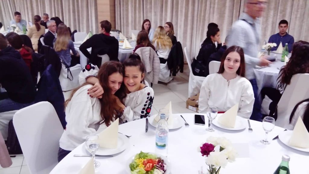 56800647_1971375359638202_2423348383809798144_n