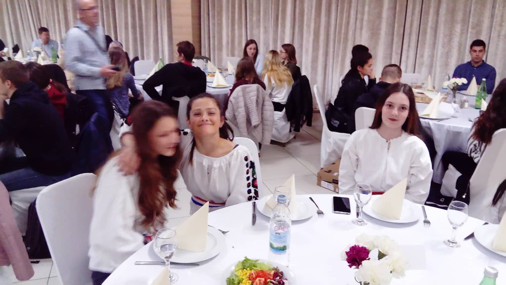 56835554_421396335329699_6148929653470920704_n