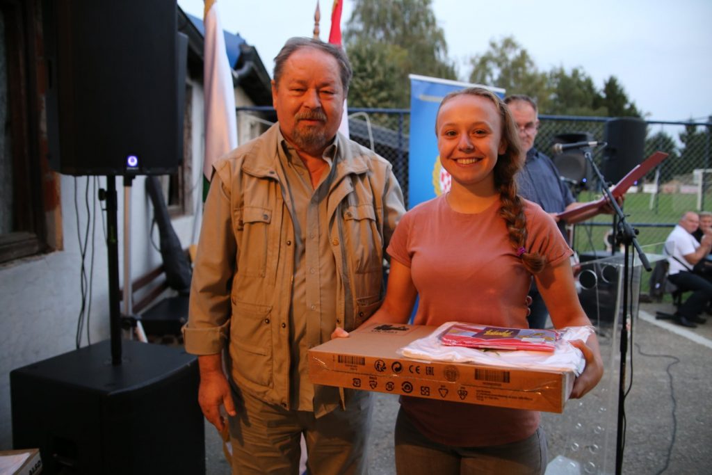 IMG-274bf5cda8710799cc97540f9ff9fc5a-V