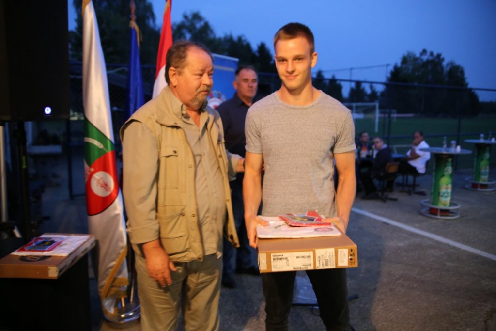 IMG-620339ba8f870ab573bfdcee040ab9f7-V