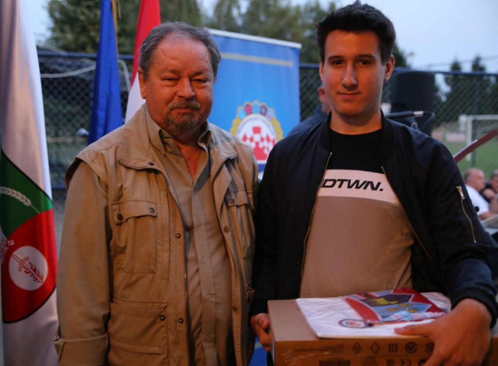 IMG-d1d01a43b22c489785e86bab0f45462d-V