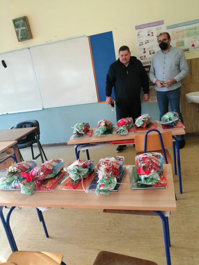 e08d9078-906c-4003-a01e-c4edeb6f4940